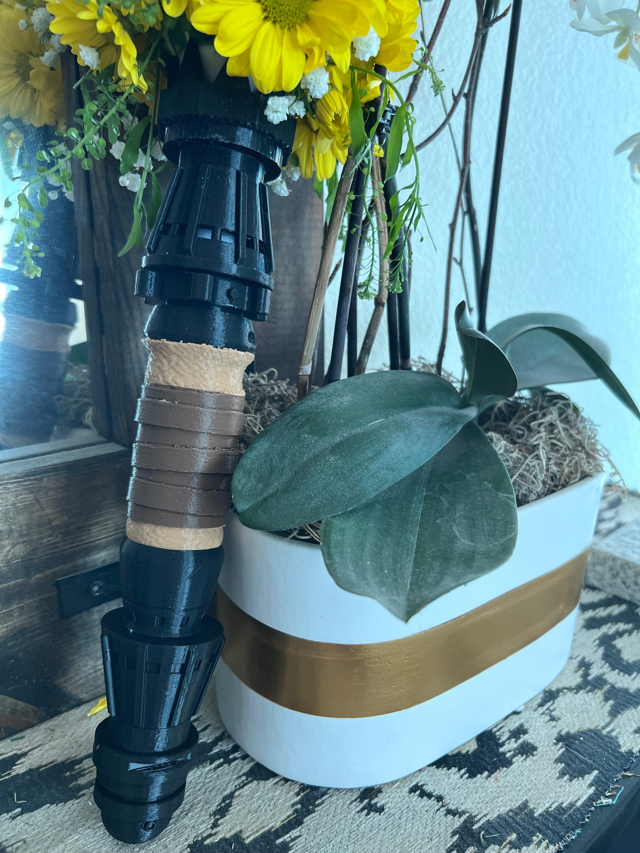 Lightsaber Bouquet Holder | Rey Skywalker | No Paint Required | 3D Printed