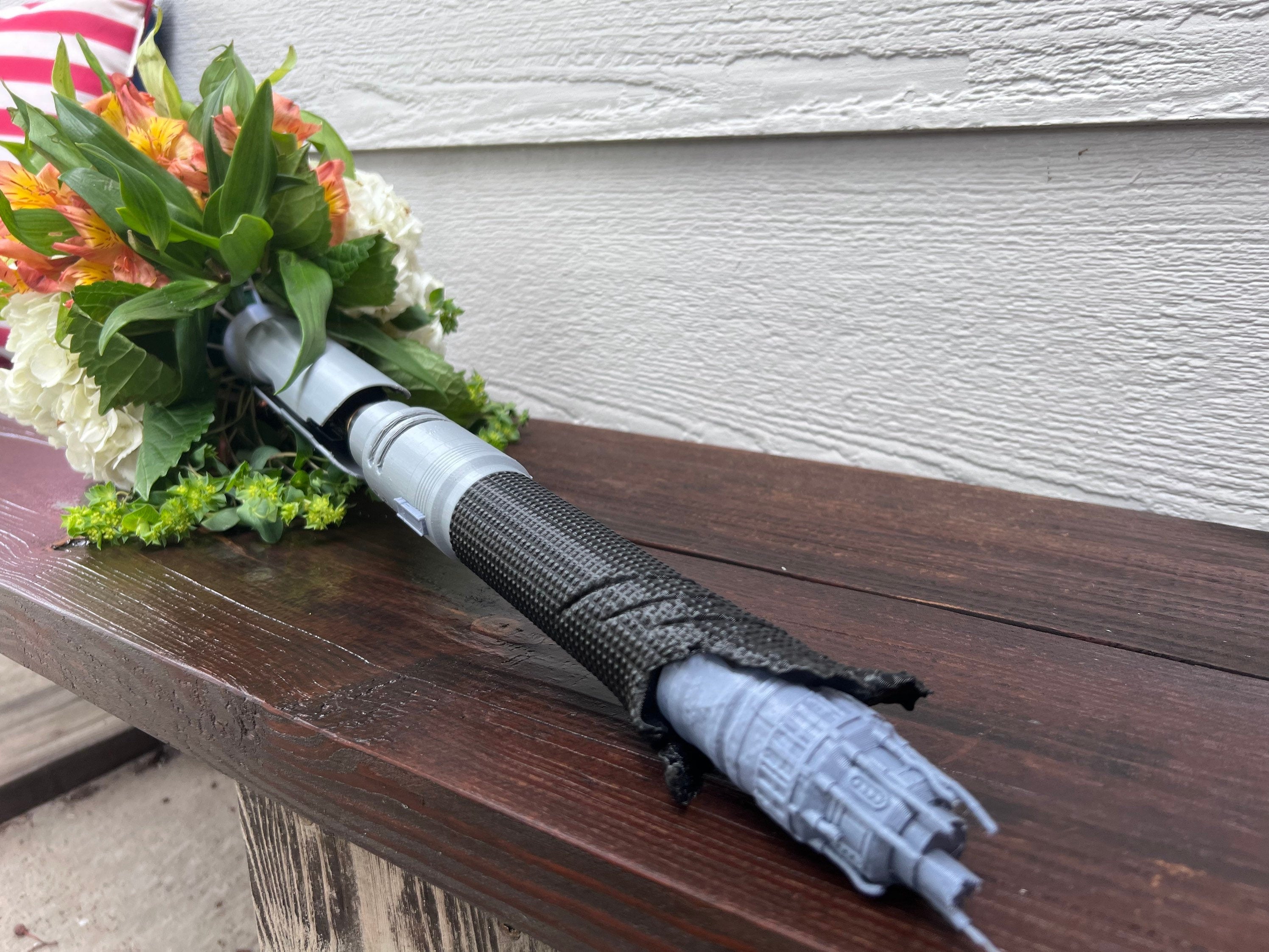 Lightsaber Bouquet Holder | Cal Kestis | No Paint Required | 3D Printed
