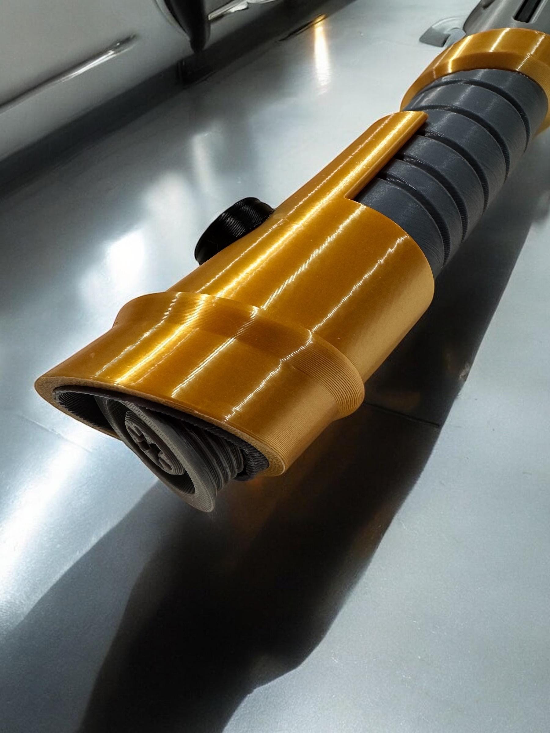 Kirak Infil'a's Lightsaber | No Paint Required | 3D Printed | Dark Forces | Clone Wars | Lightsaber Display Mount on Desk or Wall