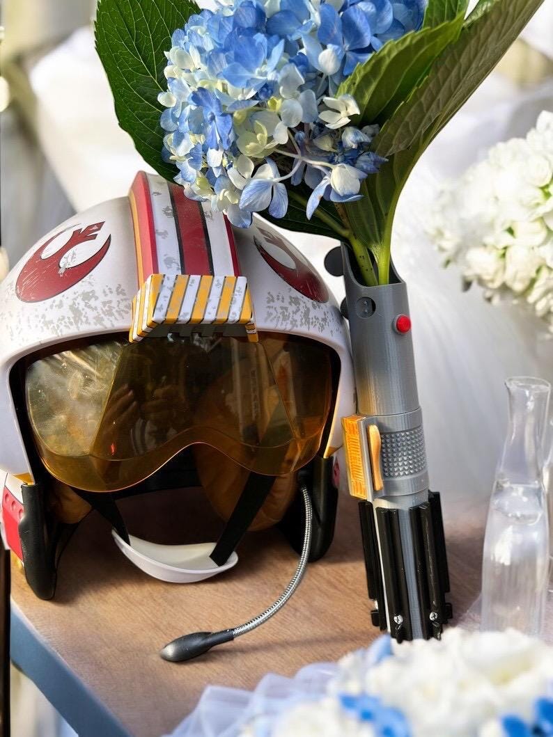 Lightsaber Bouquet Holder | Skywalker Lightsaber | No Paint Required | 3D Printed