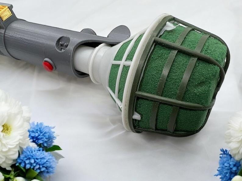 Lightsaber Bouquet Holder | Skywalker Lightsaber | No Paint Required | 3D Printed